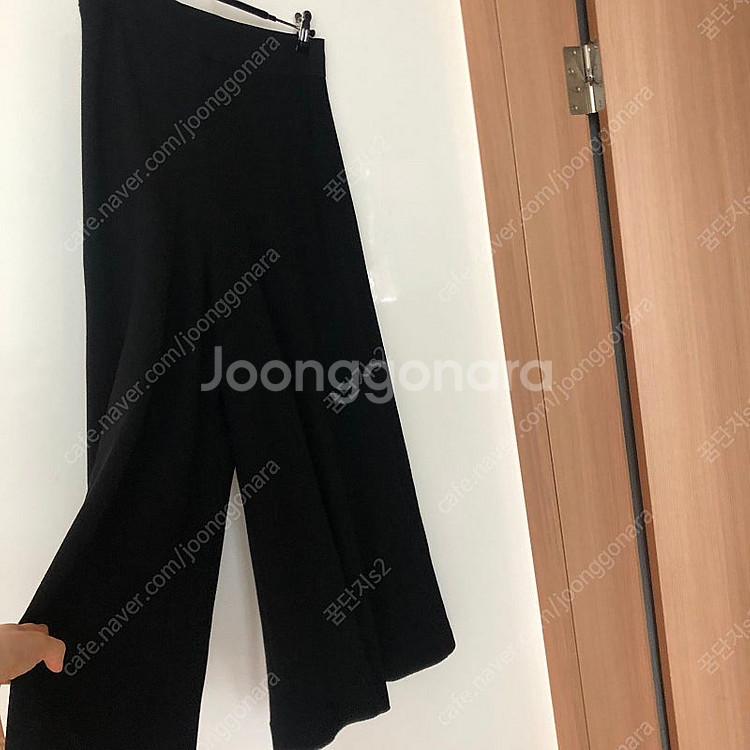 한섬 타임 블랙 스커트 처럼보이는 와이드 니트 팬츠 바...--2