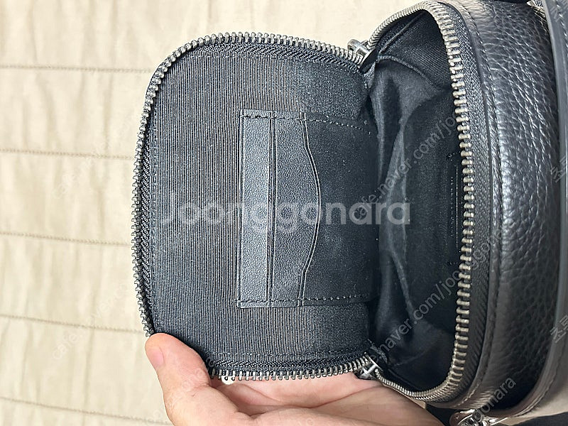 코치 남성 바디백, 카메라백 판매합니다--4