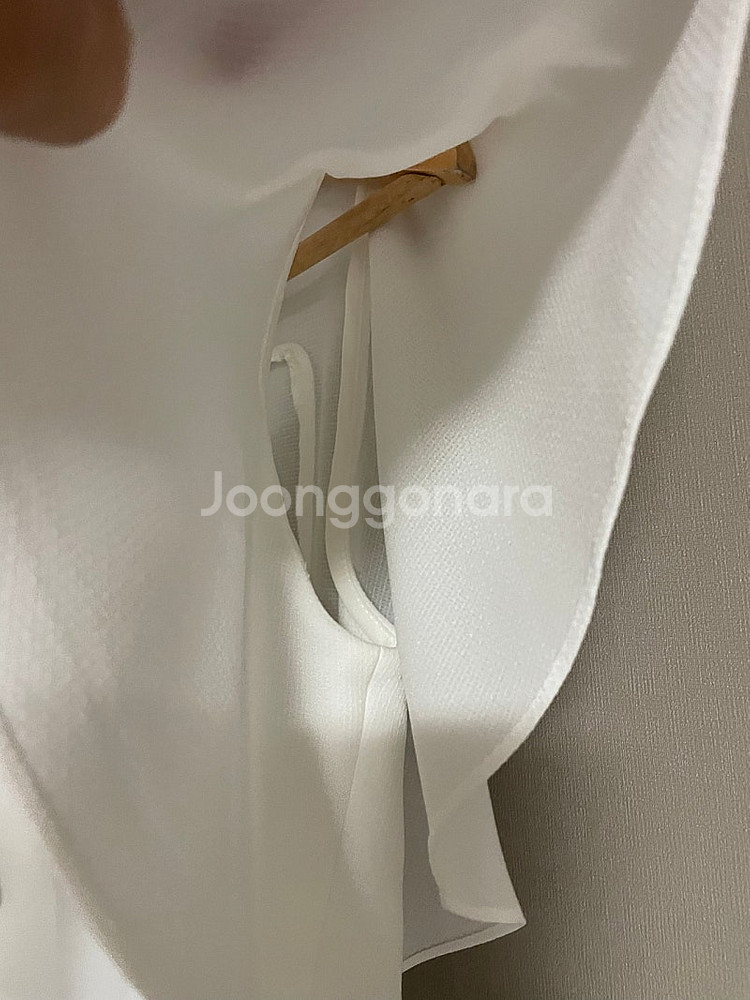 jj 지고트 날개사 화이트 블라우스.--5