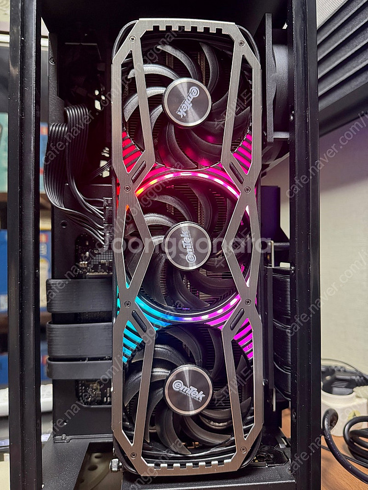 이엠텍 GeForce RTX 3070 블랙에디션--1