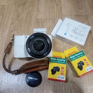 삼성 NX1000 바디및 20-50mm II 번들 렌즈