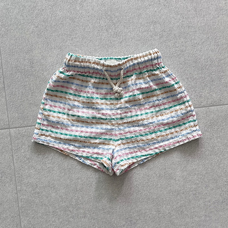 더뉴소사이어티 반바지 6y ㅡ 택포 2만5천--0