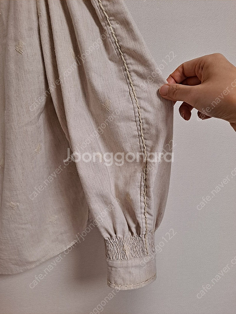 랑방 자수 로고 볼륨소매 블라우스 66--6