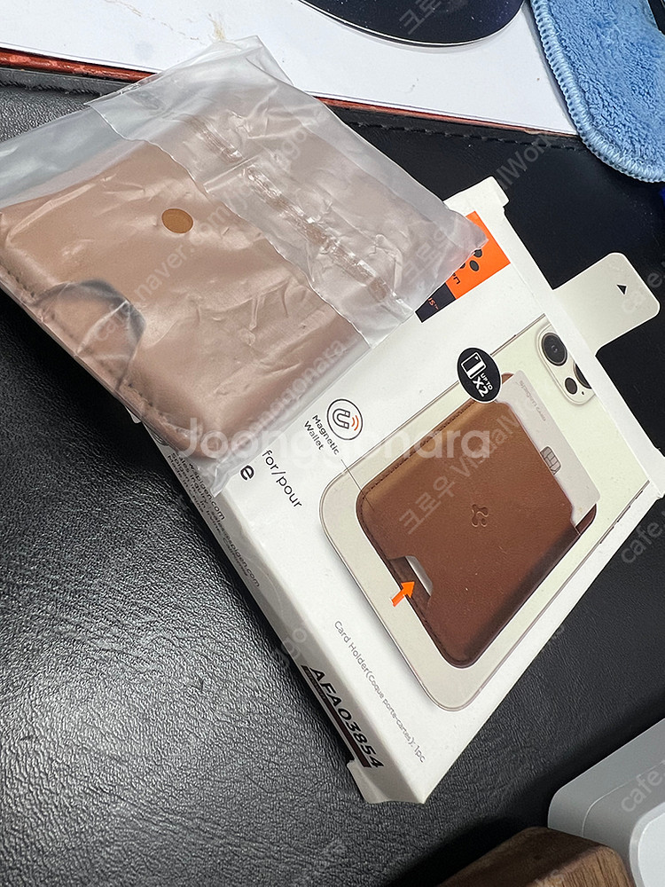 아이폰13프로 정품 가죽케이스 및 슈피겐 맥세이프 카드...--3