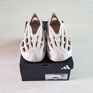 아디다스 발편한 아쿠아 슈즈.1회착.265~270사이즈.