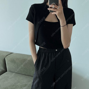 모어댄예스터데이 미드 크롭 트임 니트 블랙(더무이)