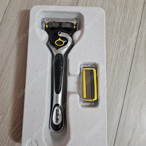 질레트 프로쉴드 옐로우 면도기 핸들1입 + 날2입 새상품(택포)