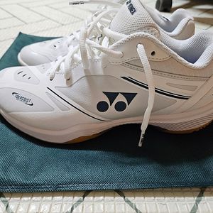 요넥스 65Z4 배드민턴 신발 인도어화 250 와이드