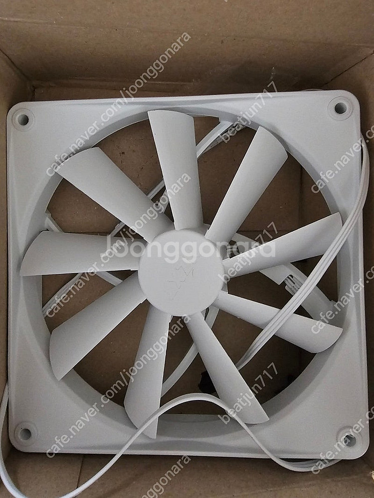 nzxt f140q 화이트 1개팝니다--0
