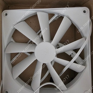 nzxt f140q 화이트 1개팝니다