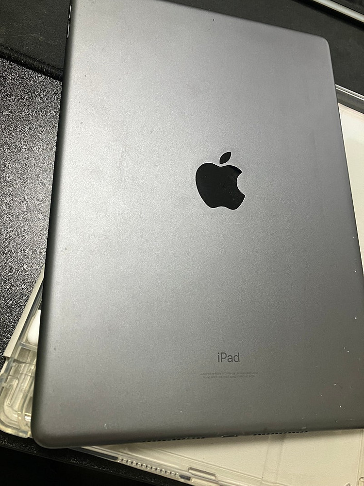 아이패드 7세대 그레이 32기가, 애플펜슬 1세대, 케이스 19만원에 팔아요 이미지
