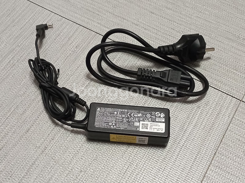 노트북 충전기 19V 2.37A--0