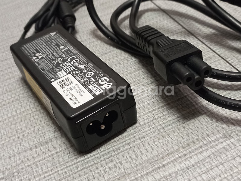 노트북 충전기 19V 2.37A--1