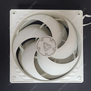 아틱 P14 화이트 140mm 쿨링팬 2개