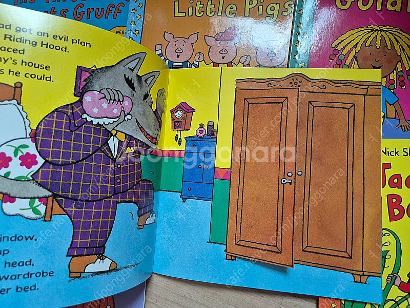 Nick Sharratt Lift-the-Flap Fa...--1
