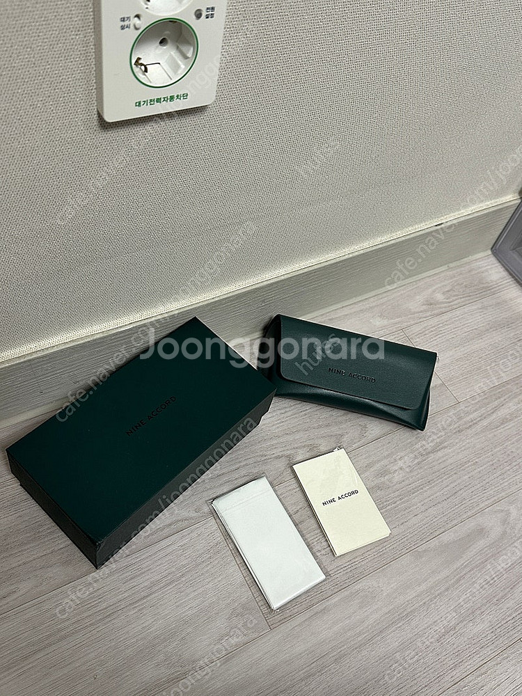나인어코드 선글라시 미사용 새상품 반값 이하에 판매합니...--1