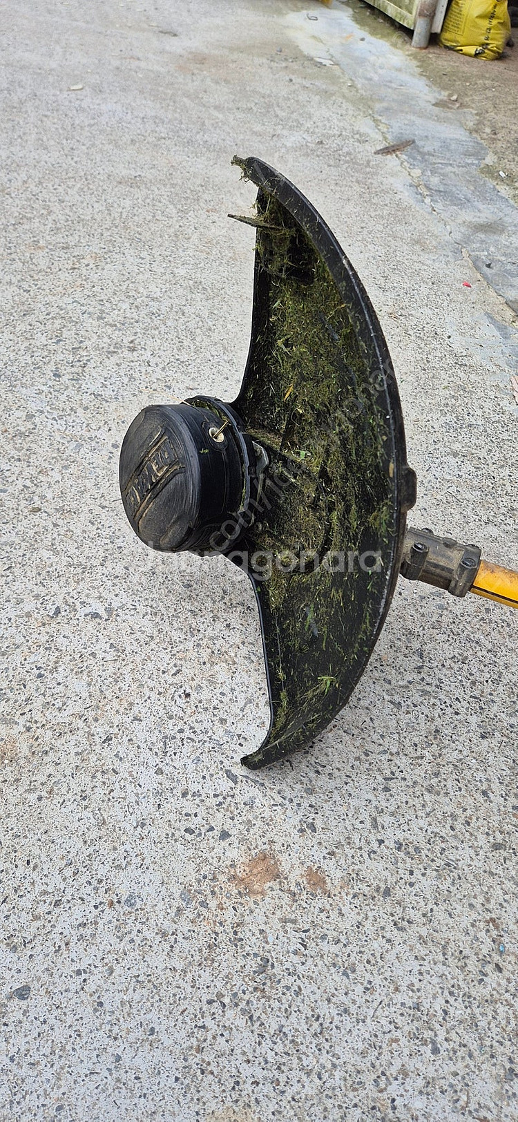 디월트 예초기 DCM5713--1