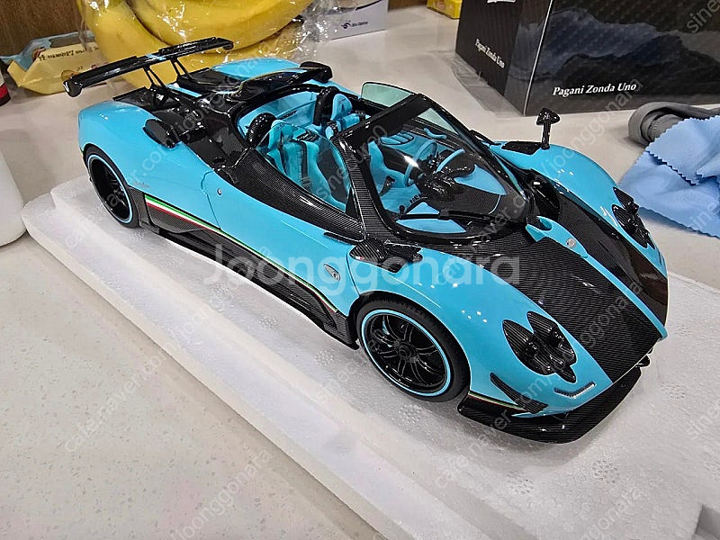 1:18 다이캐스트 Zonda UNO--4