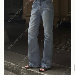 그레이룸 슬림부츠컷 중청데님 s