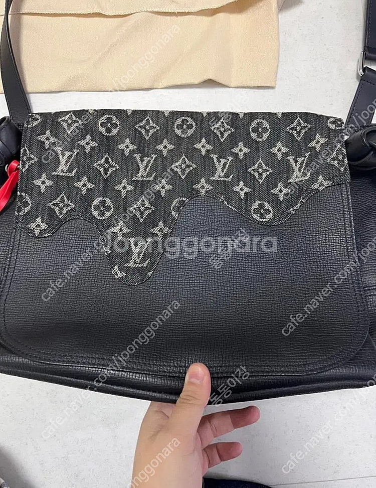 루이비통 X 니고 도쿄 한정판 베사체 블랙 모노그램 데님 크로스 겸 숄더 메신저백(M45971)--3