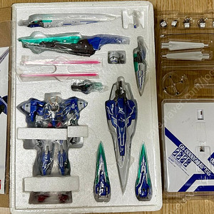 메탈빌드 더블오 세븐소드G & 스트라이크 건담 팝니다.