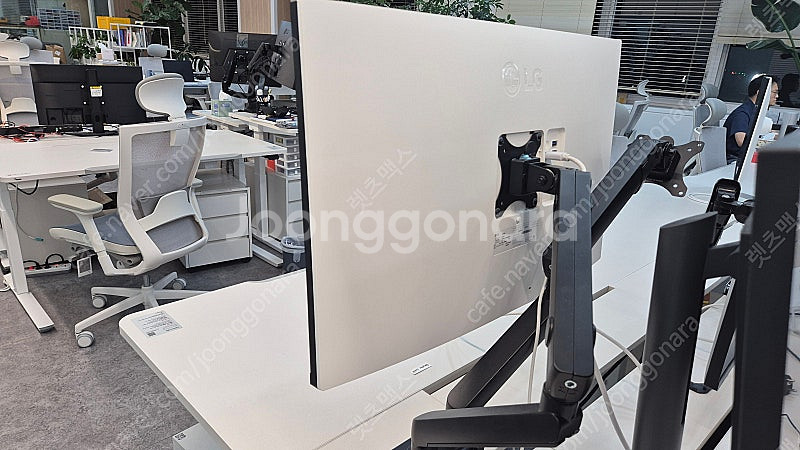 LG 32인치 4K 모니터(32UP830)--4