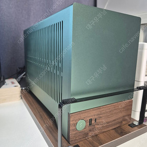 미니pc sff 테라 9800x3d 5080 완본체 팝니다.