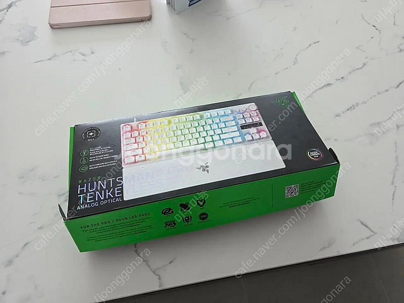 레이저 헌츠맨 v3 프로 화이트 + 루프스킨 커버케이스--0