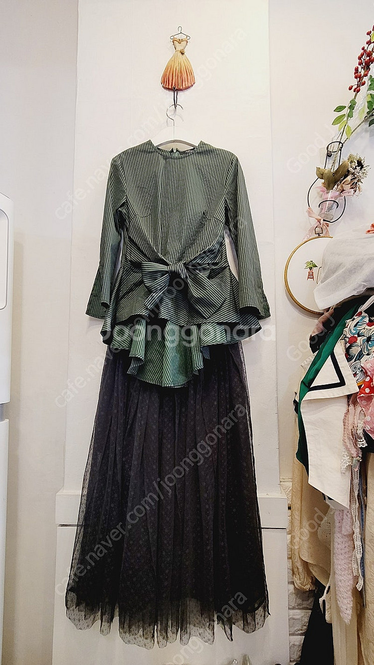 질스튜어트 펨플럼 블라우스. 질스튜어트 레이스샤 스커트--0