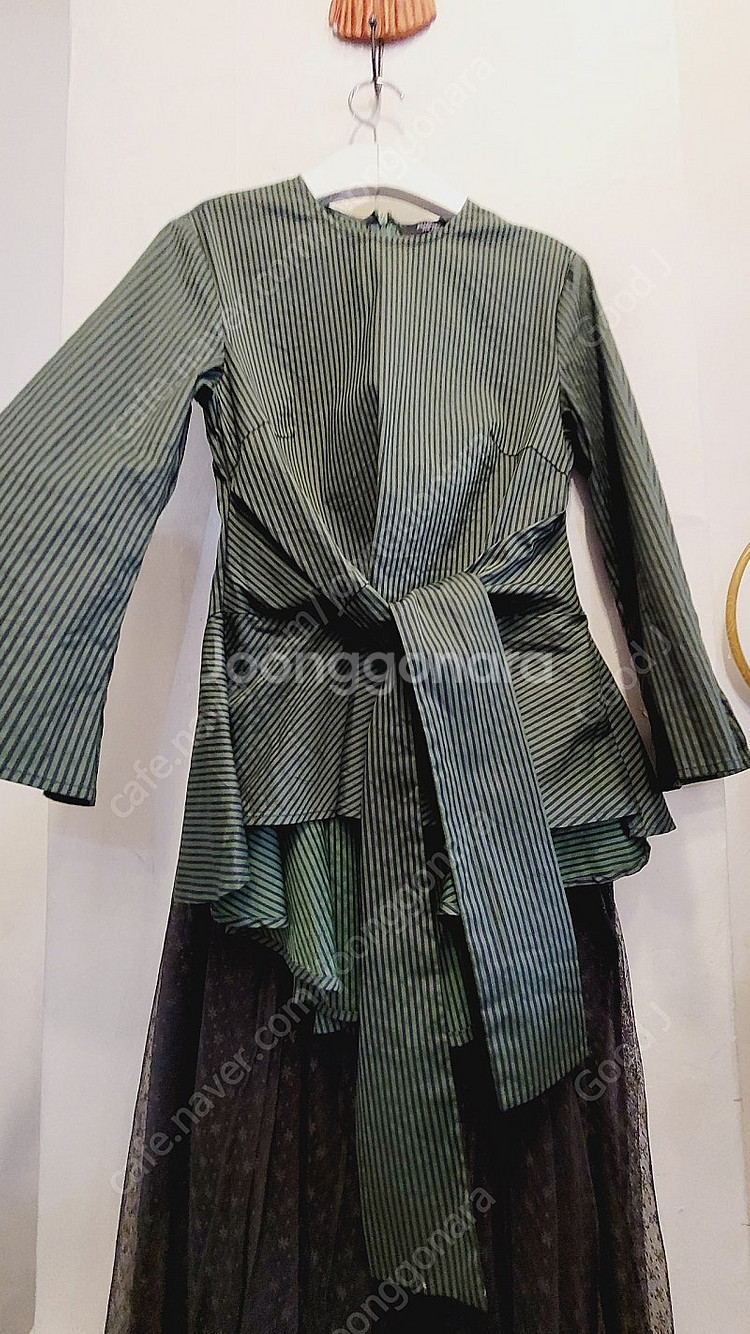 질스튜어트 펨플럼 블라우스. 질스튜어트 레이스샤 스커트--3