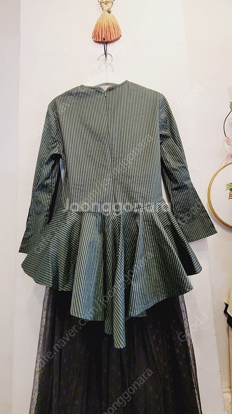 질스튜어트 펨플럼 블라우스. 질스튜어트 레이스샤 스커트--4