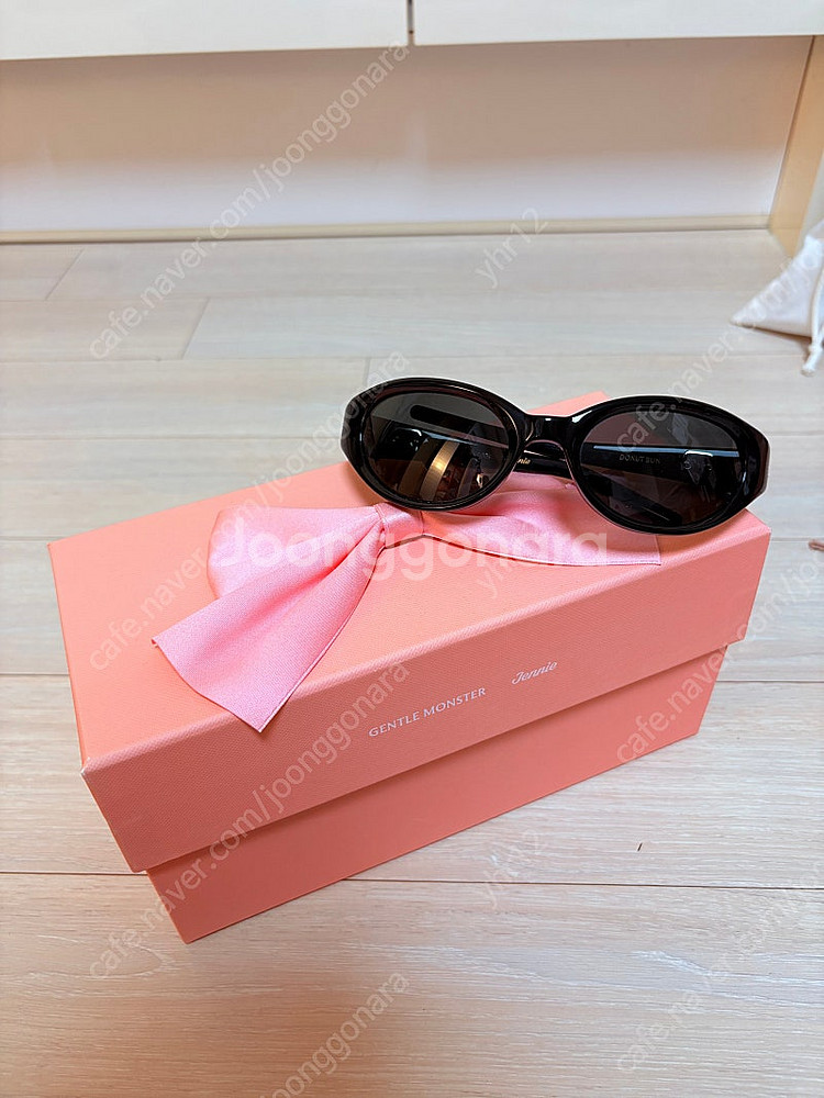 젠틀몬스터 제니콜라보 젠틀살롱 도넛번 선글라스 블랙 (1회 착용)--0