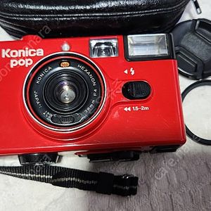 예쁜코니카pop(red,a급), aa2개 전기능정상, 헥사논렌즈, 필터, 캡, 스트랩, 케이스.