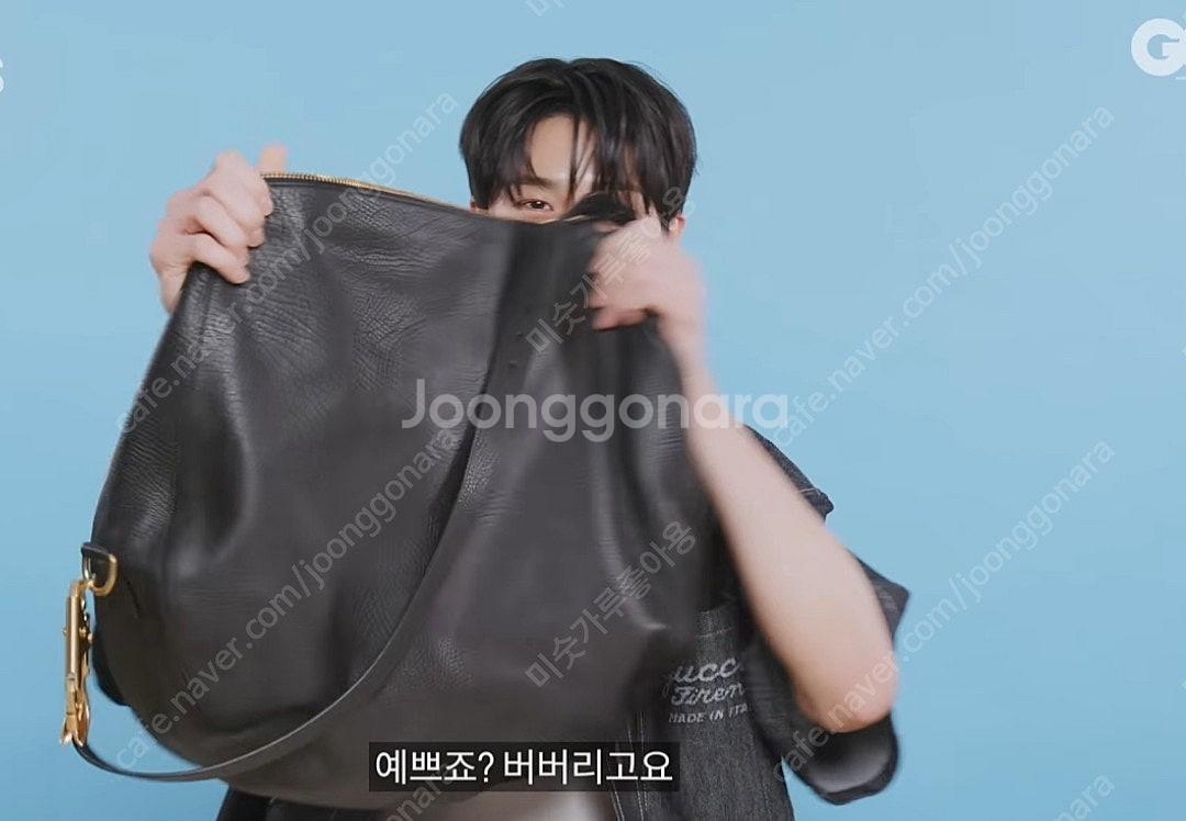 [새상품] 버버리 나이트 백 블랙 미디움 주우재 착용--2
