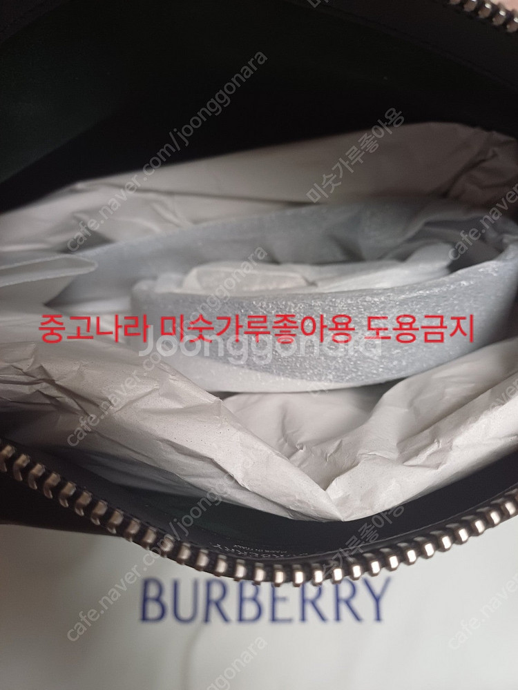 [새상품] 버버리 나이트 백 블랙 미디움 주우재 착용--4