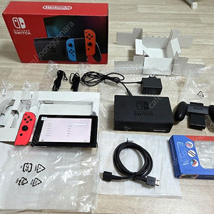 중고 닌텐도 스위치 2대(2021, 2022 배터리 개선판 풀 박스 세트 128GB microSD 카드&신품 크리스탈 케이스 등)