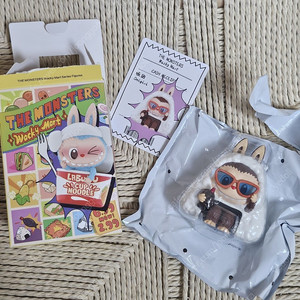 팝마트 POPMART 라부부 THE MONSTERS 수상한 편의점 시리즈 피규어