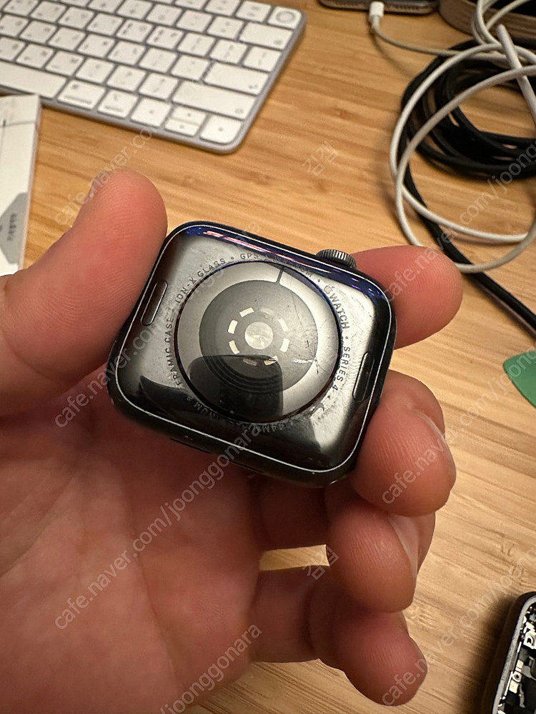 애플워치4 44mm 후면 실기스 + 부품용 워치 및 미사용 배터리--2