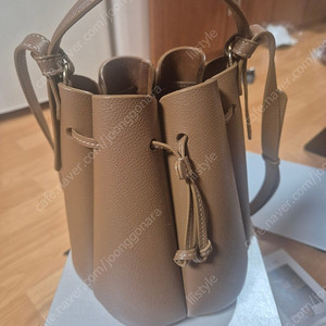 폴렌느 누메로 위트huit mini 탄색상