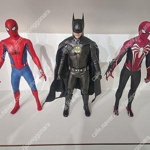 핫토이 플래쉬 버전 키튼 배트맨, 왓 이프 좀비 헌터 스파이더맨, PS5 마블 스파2 래드 앤 블랙 스파이더맨 판매합니다.