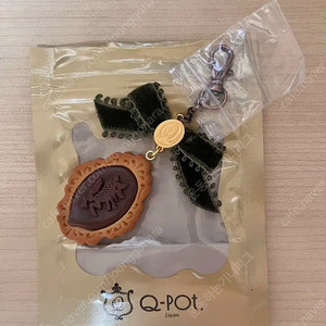 Q-Pot 디저트 키링 거울 속 외딴성 콜라보