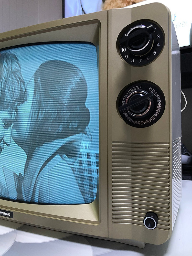 초밀봉(새상품)80년대 삼성전자 12인치 흑백티비///(골드&화이트)빈티지 레트로 인테리어소품///브라운관tv--6
