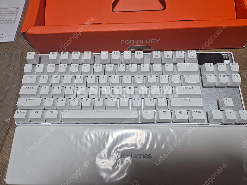 스틸시리즈 APEX PRO TKL GEN3 화이트 키보...--1