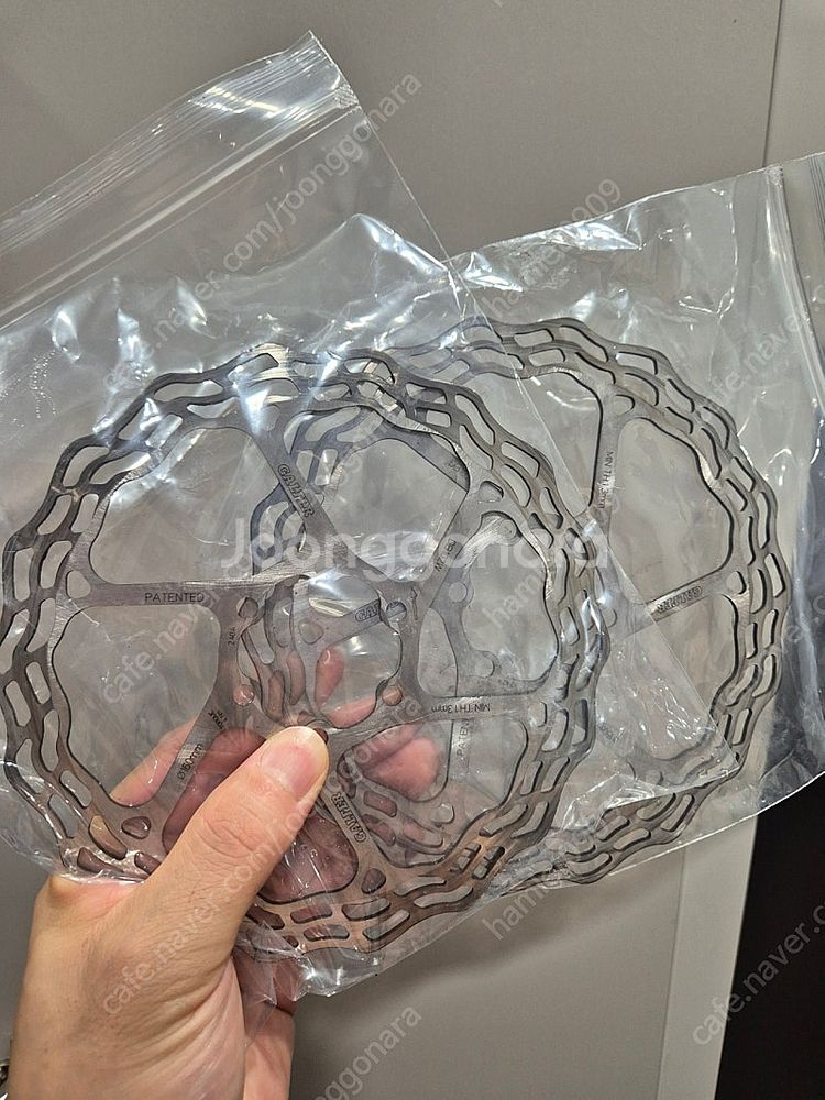 갤퍼 경량 로터 + 바이크어헤드 초경량 센터락 팝니다--0