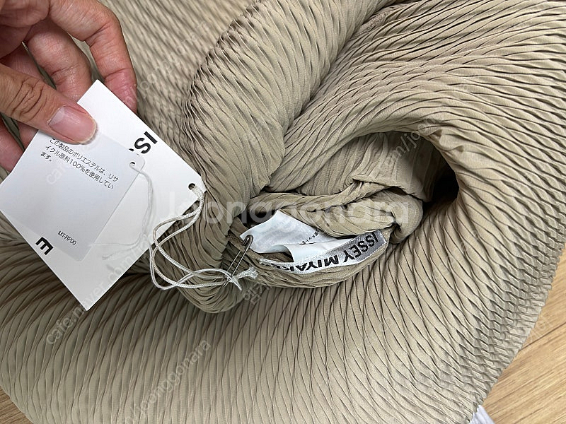 이세이미야케 롬버스 애쉬베이지 원피스--1