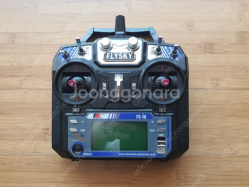 FLYSKY FS-i6 조정기 팝니다.--0