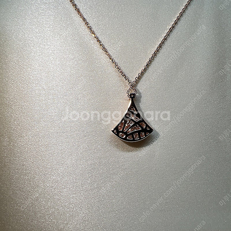 [정가 1230만] 불가리 디바스 드림 다이아 파베 목걸이 (신형 고정형)--2