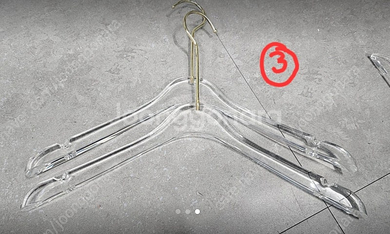 아크릴 골드 옷걸이--1