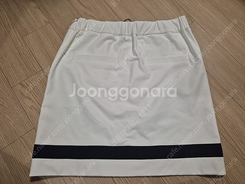 럭키슈에뜨 스커트--1