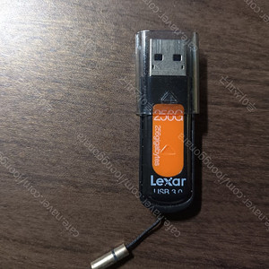 LEXAR USB 3.0 256gb 팝니다.(윈도우 11 설치 프로그램 설치, SDCARD 3개 덤으로 드림; 가격절충 가능)